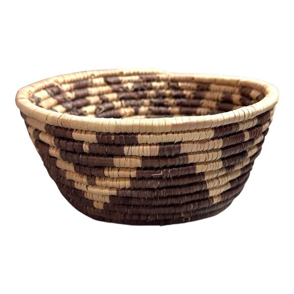 Vintage Handwoven Natural Coil Basket Triangles Tribal Catch All Accent SW 6.5" - Picture 2 of 7